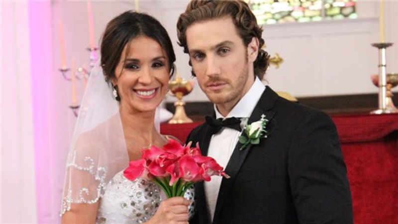 Eugenio Siller and Paola Nuez on their wedding. 